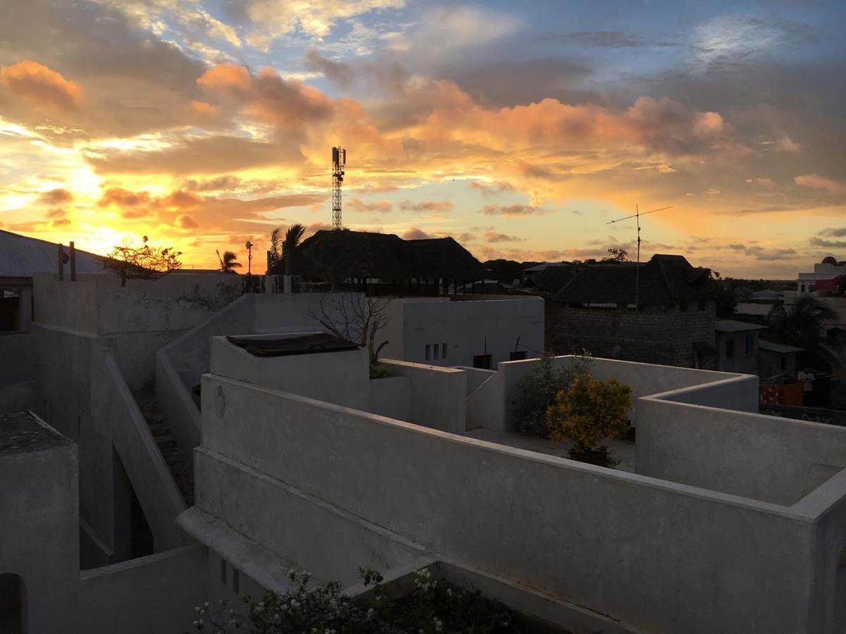 לינה וארוחת בוקר לאמו Andavelo House מראה חיצוני תמונה